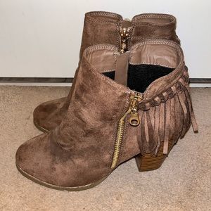 Busco brown heel boots